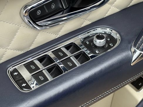 Used 2019 Bentley Bentayga AWD/4WD image 35