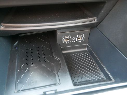 Used 2025 Chrysler Pacifica Limited FWD image 33