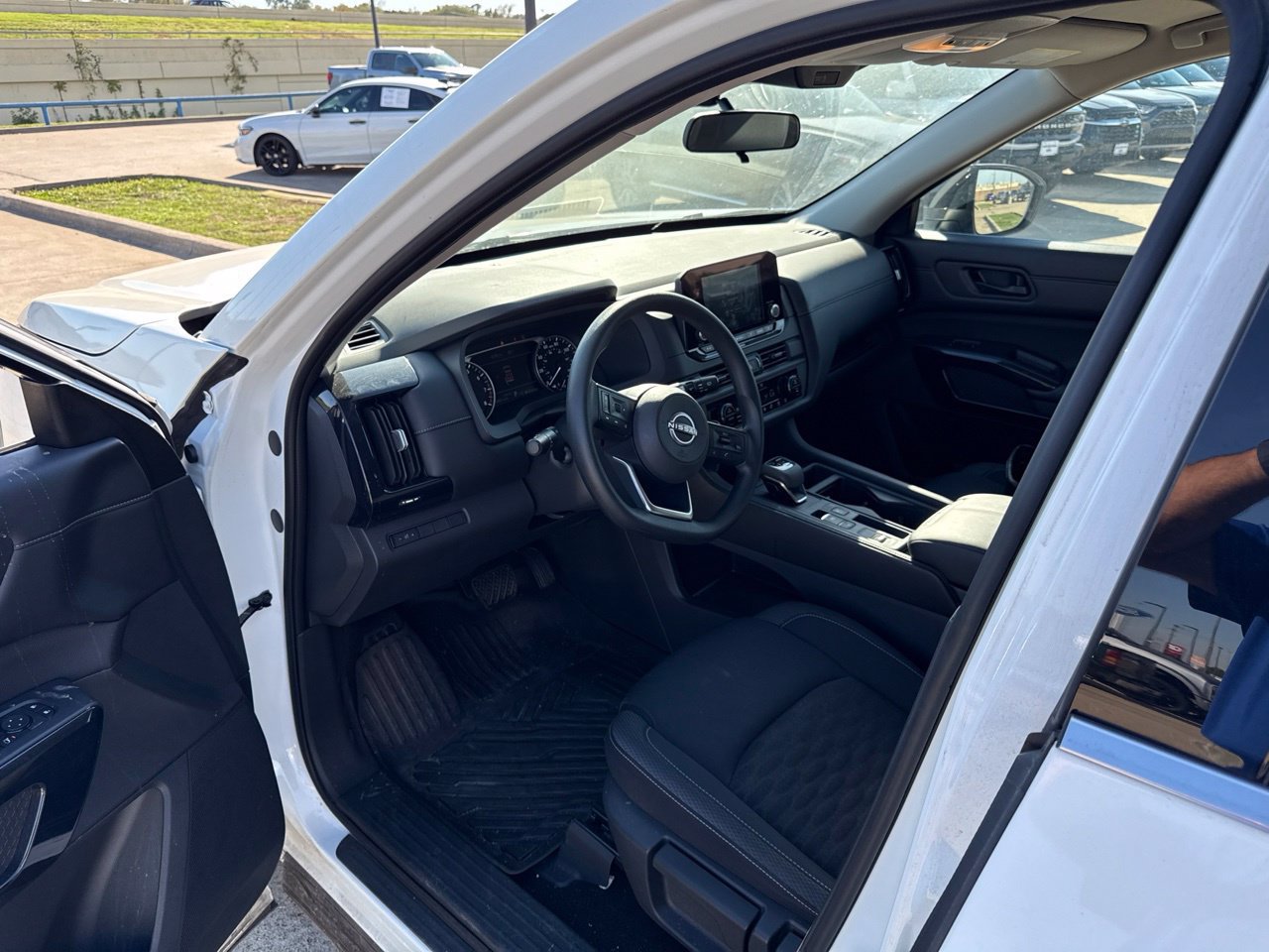 Used 2024 Nissan Pathfinder S FWD image 20