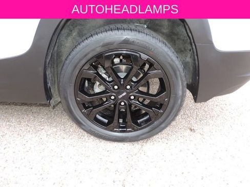 Used 2022 GMC Terrain SLT w/ Elevation Edition image 12