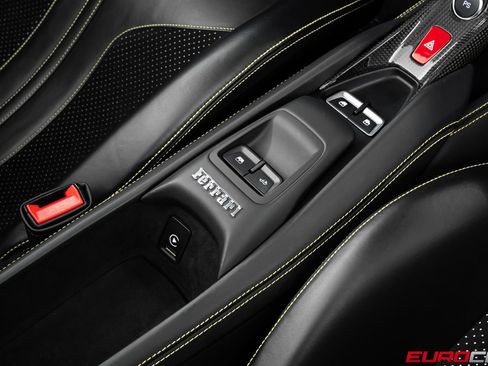 Used 2022 Ferrari F8 Tributo RWD image 38