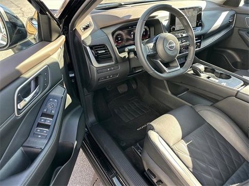 Used 2023 Nissan Rogue Platinum w/ Platinum Premium Package image 9