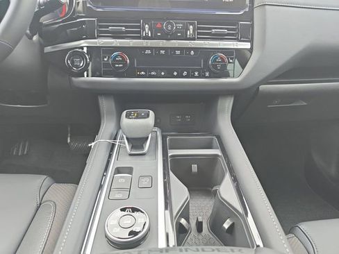 New 2026 Nissan Pathfinder SL image 3