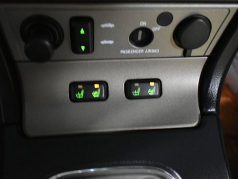 Used 2004 Ford Thunderbird image 28