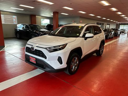 Used 2025 Toyota RAV4 XLE AWD/4WD image 7