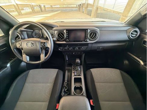 Used 2020 Toyota Tacoma TRD Off-Road image 15
