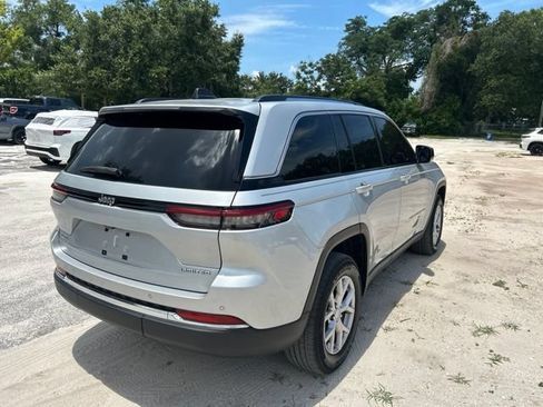 Used 2022 Jeep Grand Cherokee Limited AWD/4WD image 4