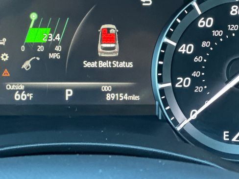 Used 2021 Toyota Highlander XLE image 28