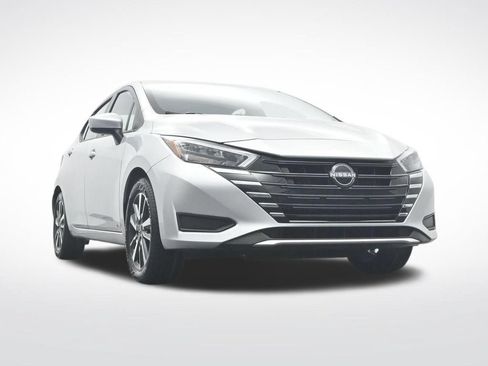 Used 2025 Nissan Versa SV FWD image 38