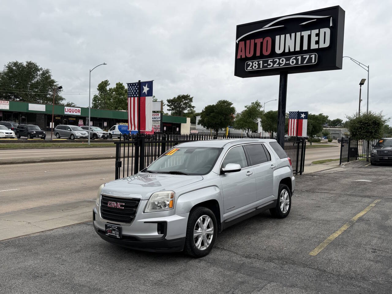 Used 2017 GMC Terrain SLE FWD image 1