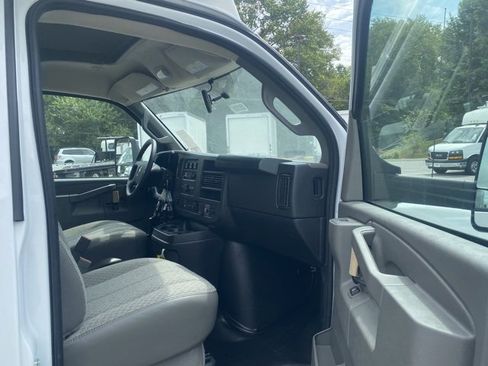 New 2025 Chevrolet Express 4500 4500 Series w/ Power Convenience Package image 29