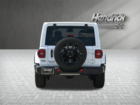 Used 2025 Jeep Wrangler Unlimited Sahara w/ Safety Group AWD/4WD image 8