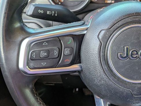 Used 2018 Jeep Wrangler Unlimited Sahara AWD/4WD image 19