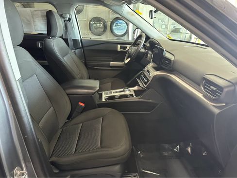 Used 2023 Ford Explorer XLT image 47