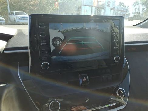 Used 2020 Toyota Corolla LE image 18