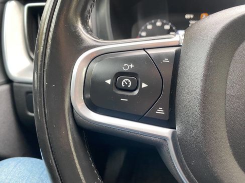 Used 2018 Volvo XC60 T5 Momentum w/ Vision Package image 24