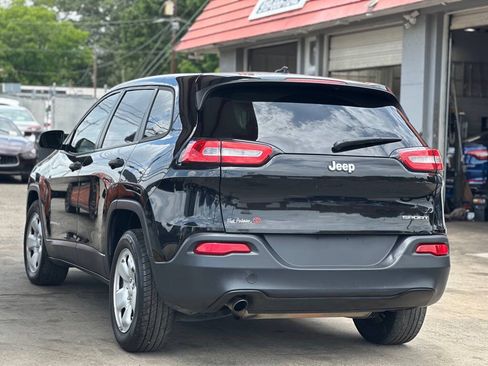 Used 2017 Jeep Cherokee Sport FWD image 7