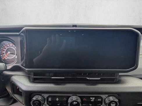 Used 2025 Jeep Gladiator Sport AWD/4WD image 13