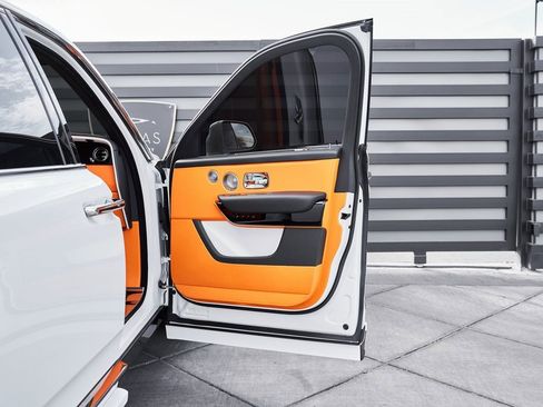 Used 2025 Rolls-Royce Cullinan image 30