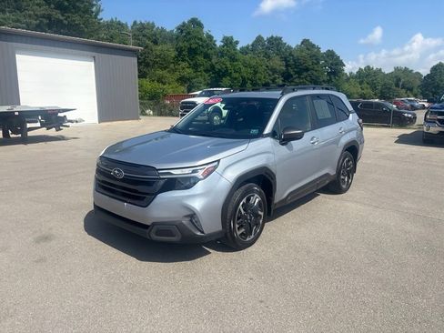 Used 2025 Subaru Forester Limited AWD/4WD image 7