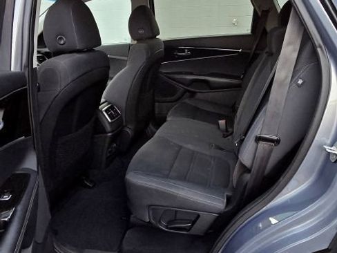 Used 2020 Kia Sorento LX AWD/4WD image 11