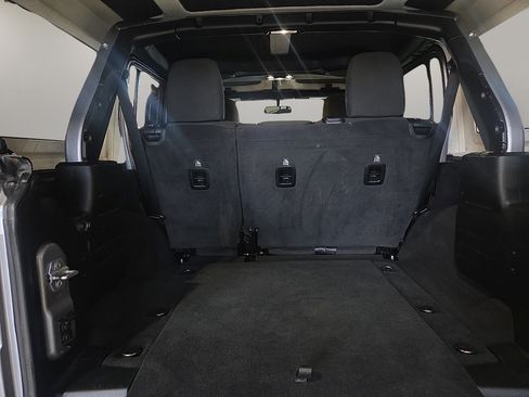 Used 2020 Jeep Wrangler Unlimited Sahara AWD/4WD image 12