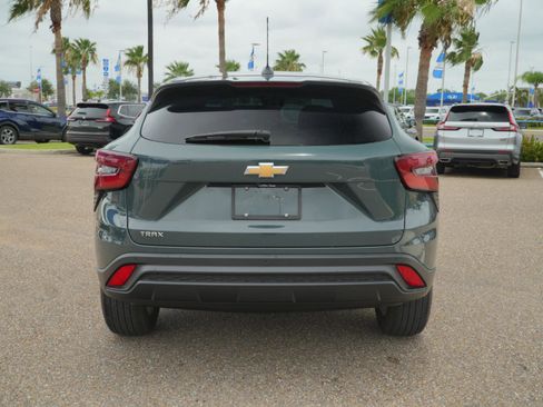 Used 2025 Chevrolet Trax LS w/ LS Convenience Package FWD image 6