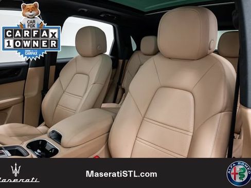 Used 2022 Porsche Cayenne w/ Premium Package AWD/4WD image 10