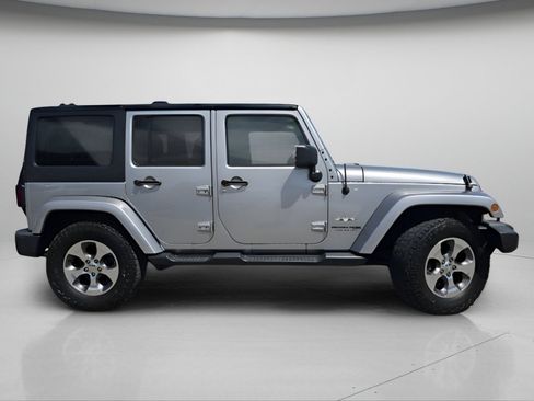 Used 2018 Jeep Wrangler Unlimited Sahara AWD/4WD image 22