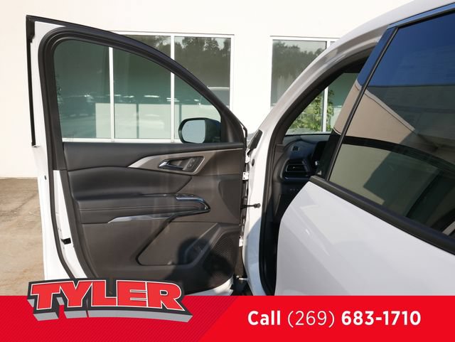 New 2027 Chevrolet Traverse LT w/ LPO, Floor Liner Package AWD/4WD image 19