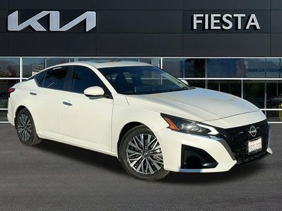 Used 2023 Nissan Altima 2.5 SV w/ SV Premium Package