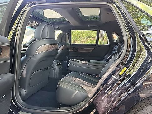 Used 2023 Genesis G90 3.5T AWD/4WD image 23