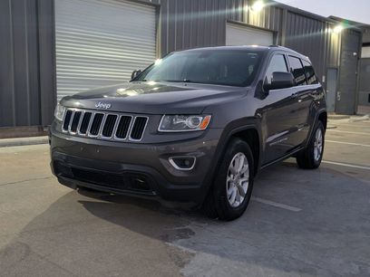 Used 2014 Jeep Grand Cherokee Laredo w/ 18" Wheel & 8.4" Radio Group