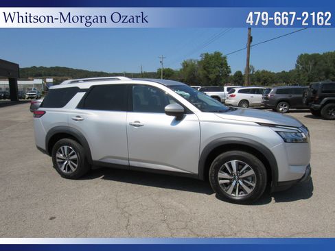 Used 2023 Nissan Pathfinder SL image 14