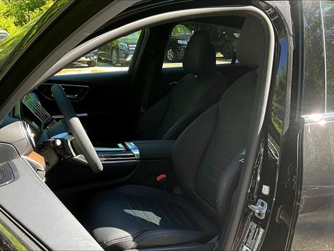 Used 2025 Mercedes-Benz GLC 300 4MATIC image 14