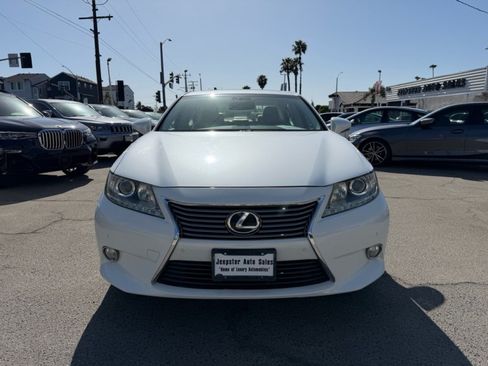 Used 2013 Lexus ES 350 w/ Luxury Pkg & Navigation w/ Luxury Pkg FWD image 2