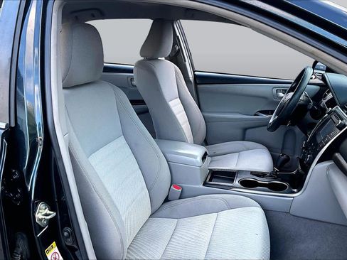 Used 2016 Toyota Camry LE FWD image 9