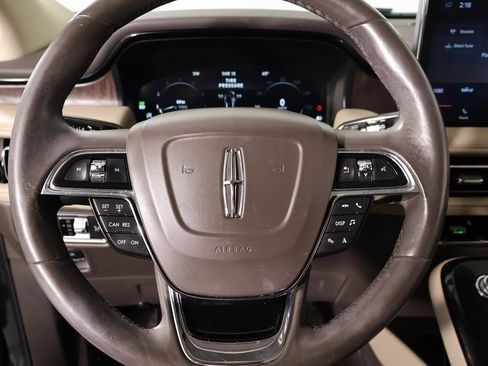 Used 2022 Lincoln Nautilus Reserve w/ Luxury Package image 3