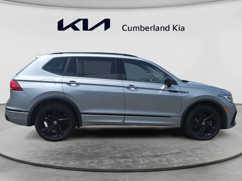 Used 2024 Volkswagen Tiguan SE R-Line AWD/4WD image 6
