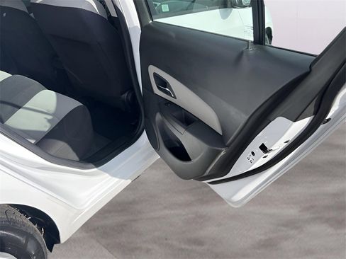 Used 2015 Chevrolet Cruze LS image 15