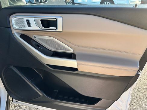 Used 2023 Ford Explorer Limited w/ Limited Technology Package image 17