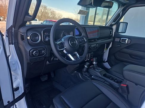 New 2026 Jeep Wrangler Unlimited Sahara AWD/4WD image 32