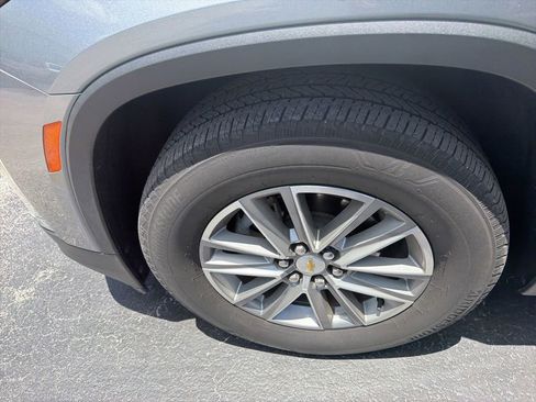 Used 2023 Chevrolet Traverse LT FWD image 11