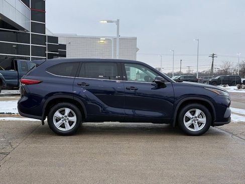 Used 2022 Toyota Highlander L image 2