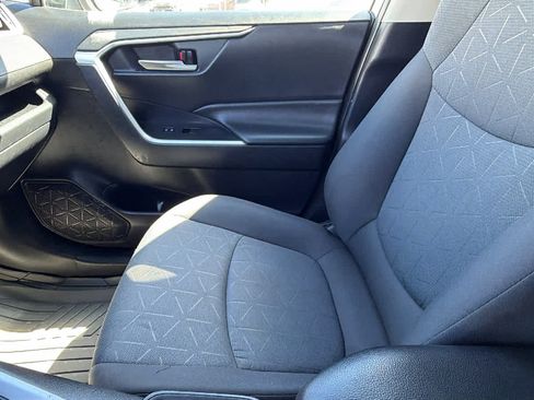 Used 2020 Toyota RAV4 XLE AWD/4WD image 12