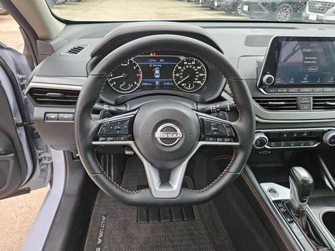 Used 2025 Nissan Altima 2.5 SR AWD/4WD image 18