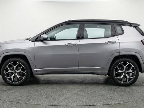 Used 2025 Jeep Compass Limited image 5