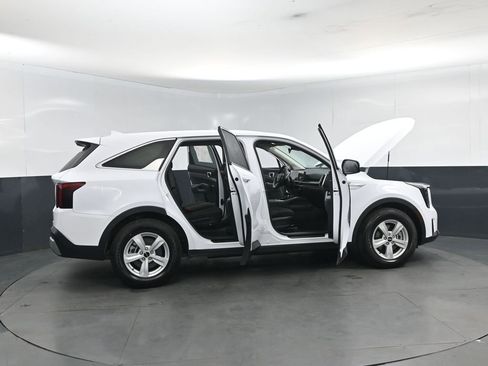 New 2025 Kia Sorento LX FWD image 30