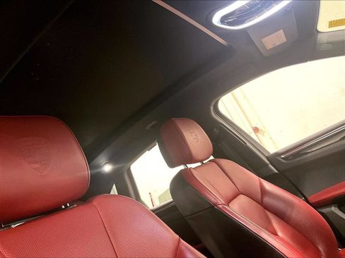 Certified 2023 Porsche Macan AWD/4WD image 27