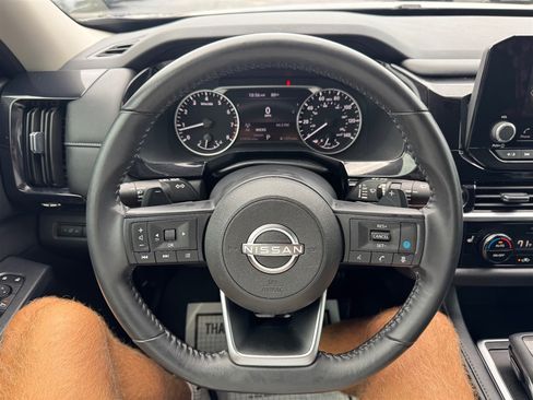 Used 2024 Nissan Pathfinder SV w/ SV Premium Package FWD image 11